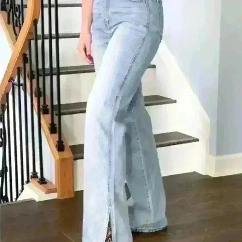 Grey Lab Los Angeles Light Wash side slit Straight Jeans.
